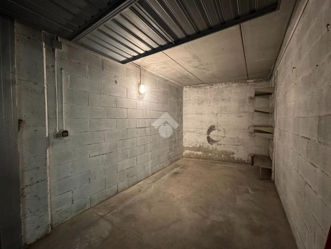  مرآب في Rivoli, Italy 13متر مربع رقم 131140