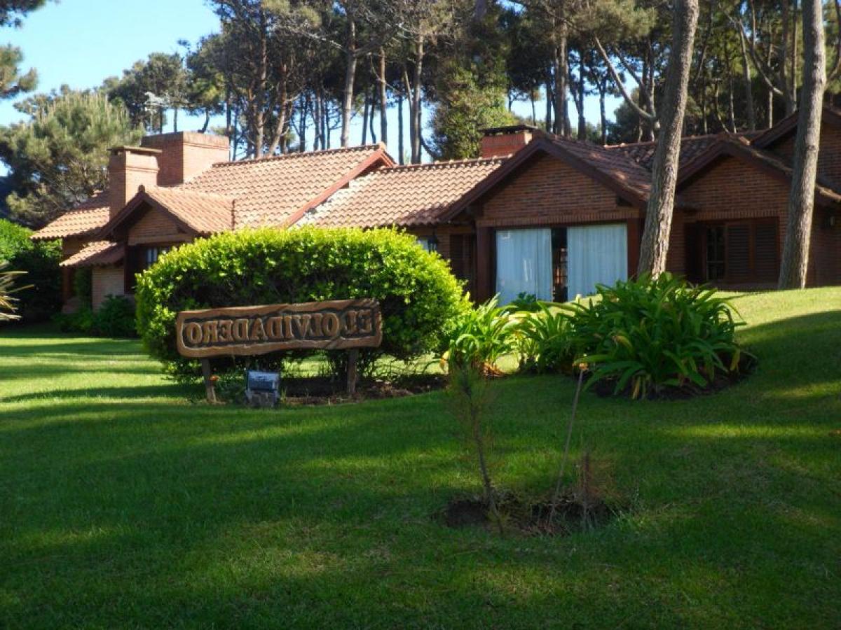 5 bedrooms House in Mar del Plata, Argentina No. 97163