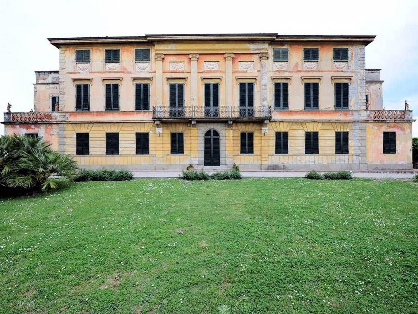 33 rooms Villa in Capannori, Italy No. 181946