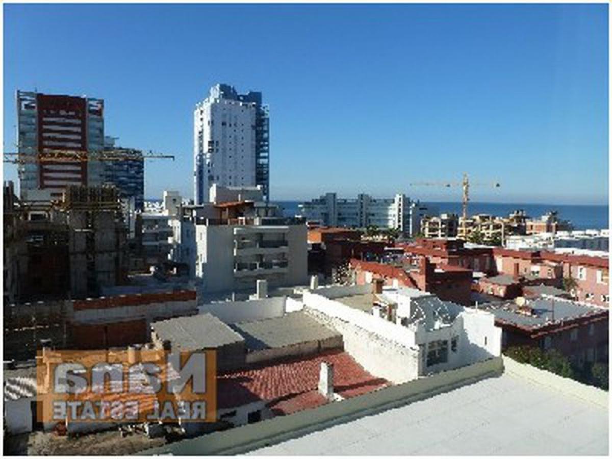 Apartamento de 3 dormitorios en Maldonado, Uruguay No. 11145