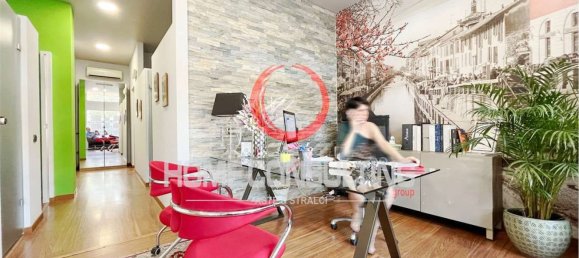 4-salle Appartement à Monza, Italy No. 8212 27