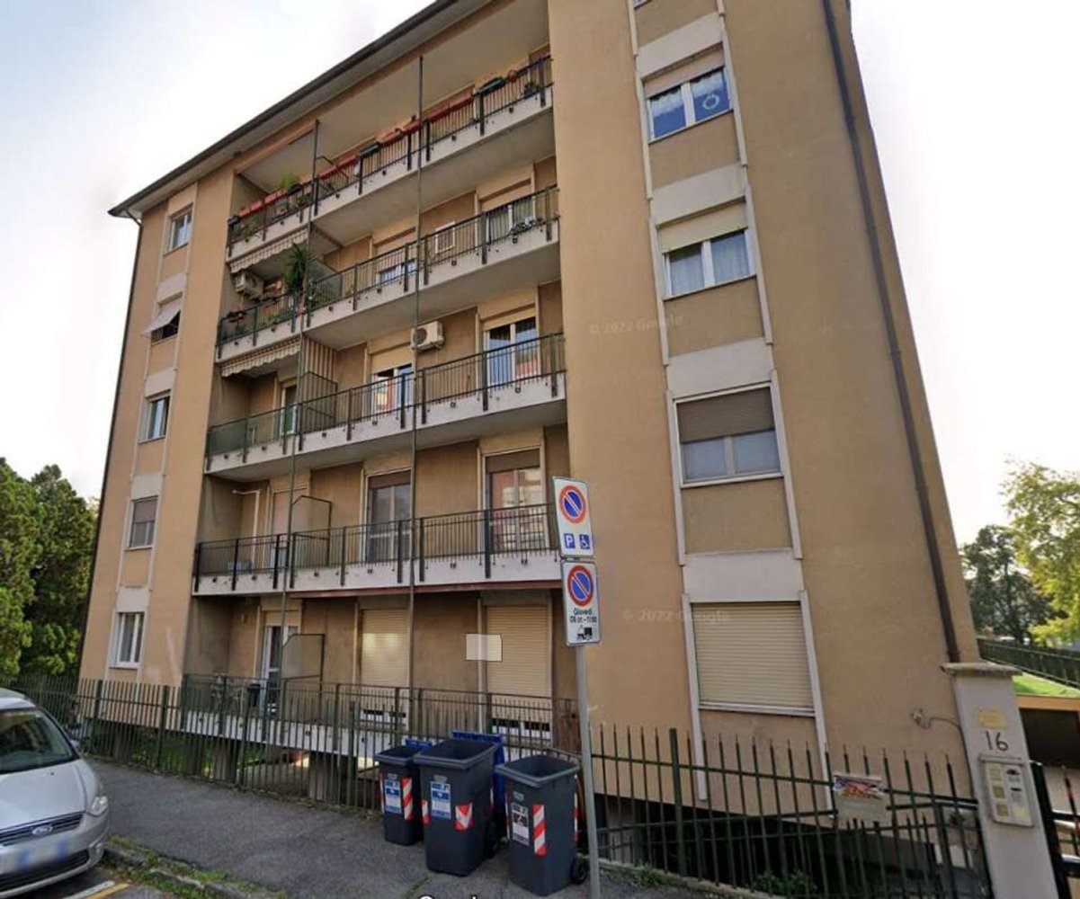 4-salle Appartement à Monza, Italy No. 8212