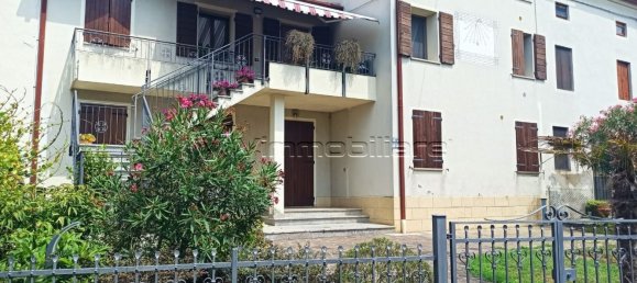 7 rooms Apartment in Albettone, Italy No. 265132 3