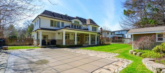 7 bedrooms House in Mississauga, Canada No. 872 4