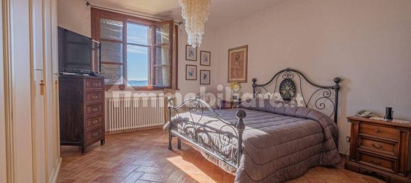 3 Schlafzimmer Haus in Gavorrano, Italy, Nr. 209011 8