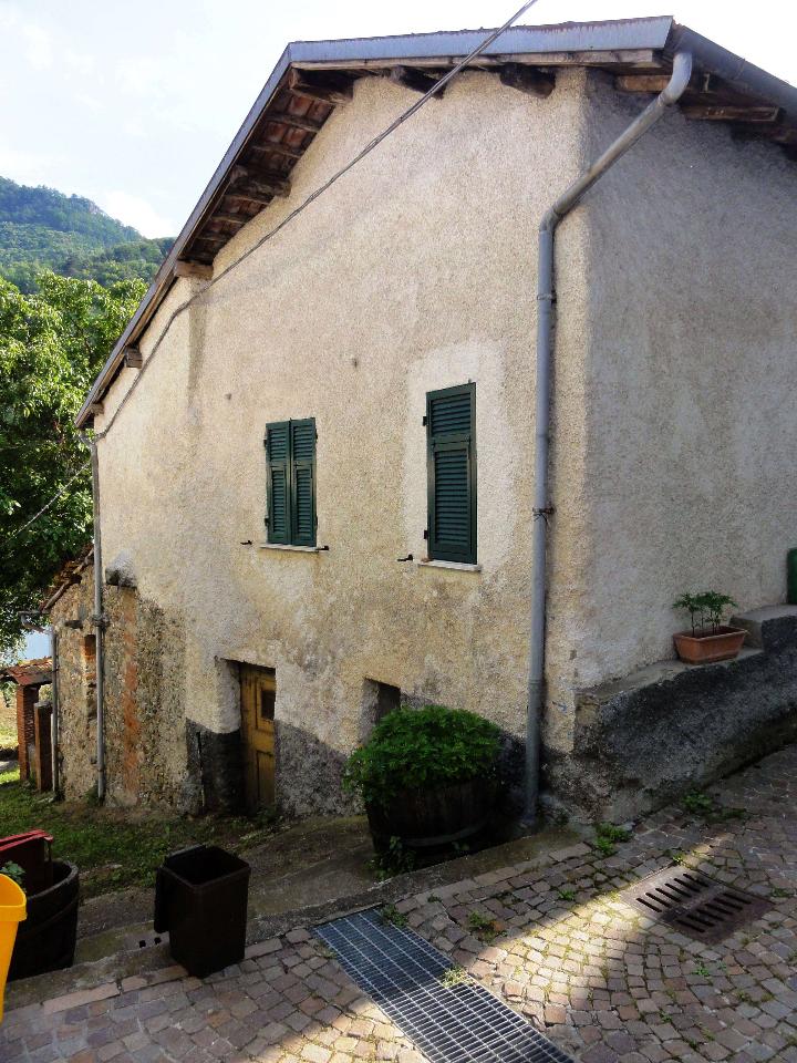 4 rooms House in Murialdo, Italy No. 116853