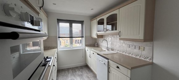 3 bedrooms House in Gillingham, United Kingdom No. 951 80