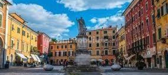 2 bedrooms House in Carrara, Italy No. 202247 11