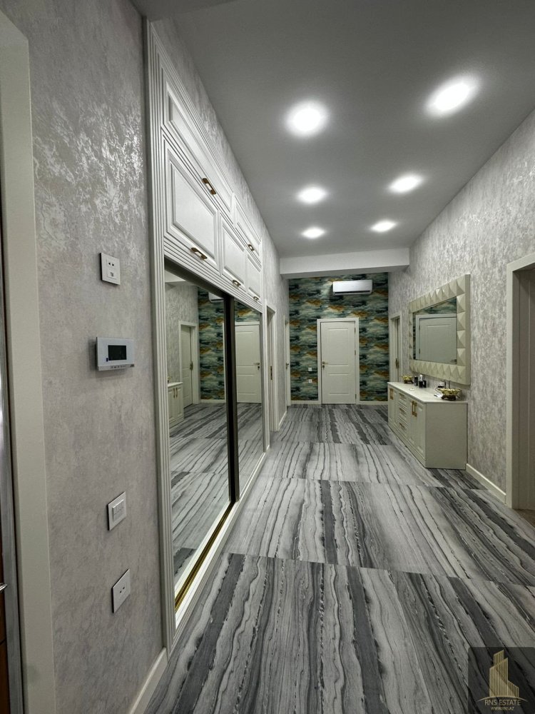 Квартира с 4 спальнями в Хатаинский район, Азербайджан № 1999