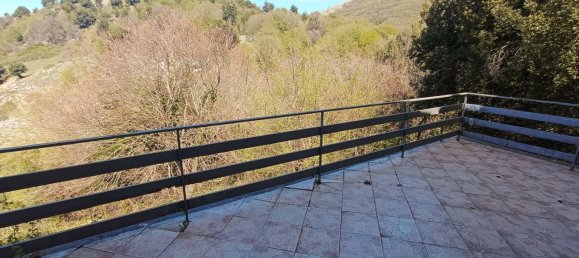 Дом с 5 комнатами в Серроне, Италия № 74222 30