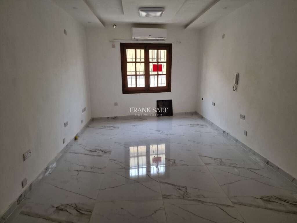 Офис в Паола, Мальта № 12785