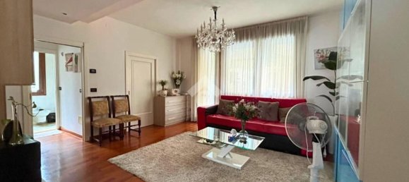 4 bedrooms Apartment in Mogliano Veneto, Italy No. 315604 3