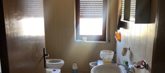 Casa de 7 habitaciónes en Giuliano Teatino, Italy No. 151071 9