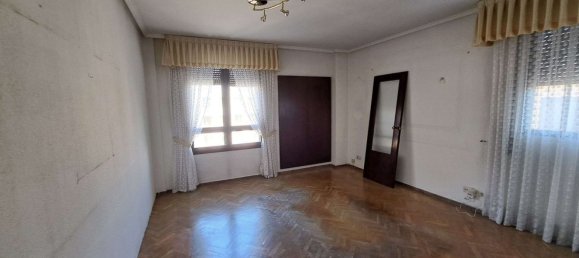 2 bedrooms Apartment in Zaragoza, Spain No. 154852 3
