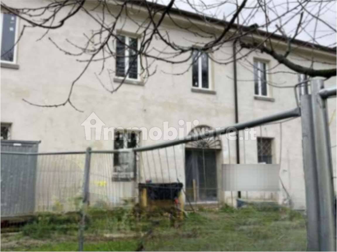 1غرفة بناية في Novi di Modena, Italy رقم 268224