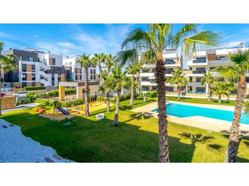Apartamento de 2 dormitorios en Alicante, Spain No. 143094