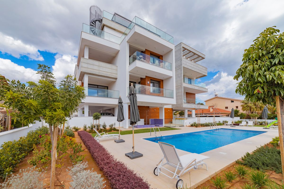 Estudio en Nicosia, Cyprus No. 96012