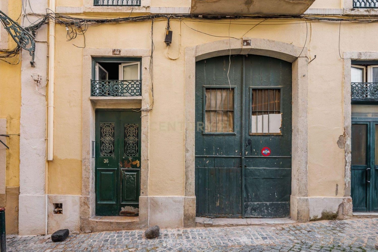 600m² Building in Lisbon, Portugal No. 201779