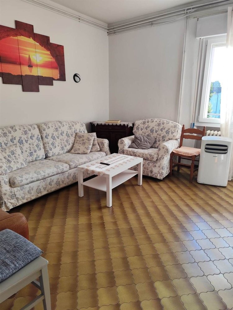 5 bedrooms Apartment in Quarrata, Italy No. 401836