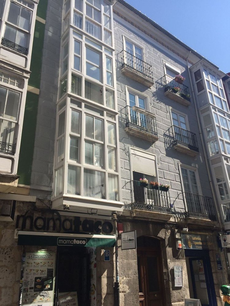 Ático de 3 dormitorios en Burgos, Spain No. 88035