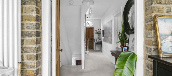 3 bedrooms House in Finchley, United Kingdom No. 6696 8