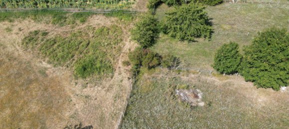 Land in Varennes, France No. 78206 2