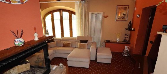 8 rooms House in Trequanda, Italy No. 26239 52