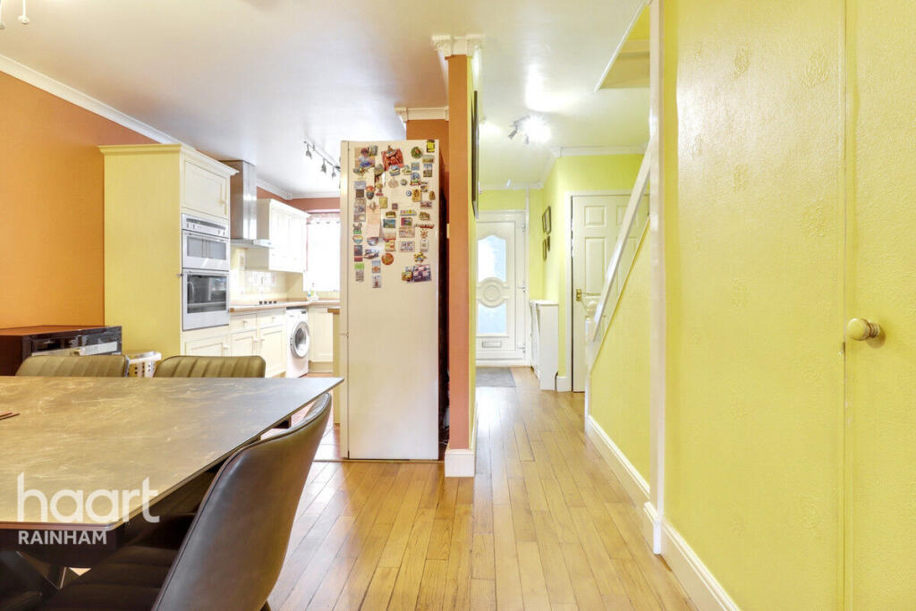 3 bedrooms House in Rainham, United Kingdom No. 4844