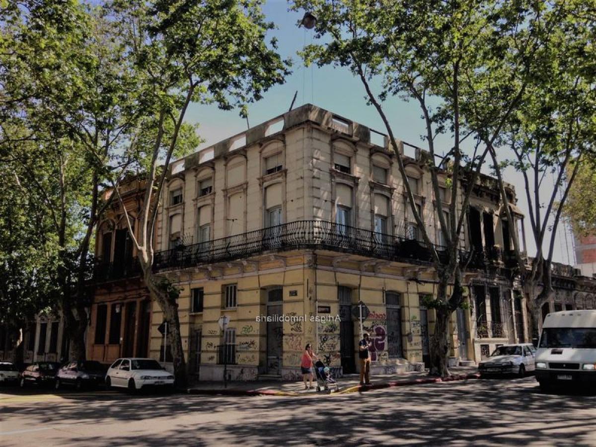  Building in Montevideo, Uruguay No. 16316