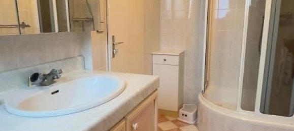 Villa de 4 dormitorios en Neuilly-Plaisance, France No. 179247 6