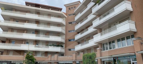 3 rooms Apartment in Vicenza, Italy No. 18574 2