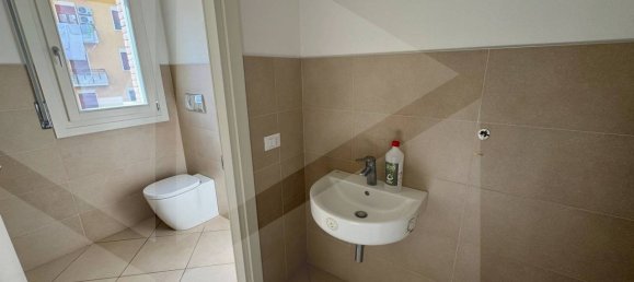 3 rooms Apartment in Vicenza, Italy No. 18574 7