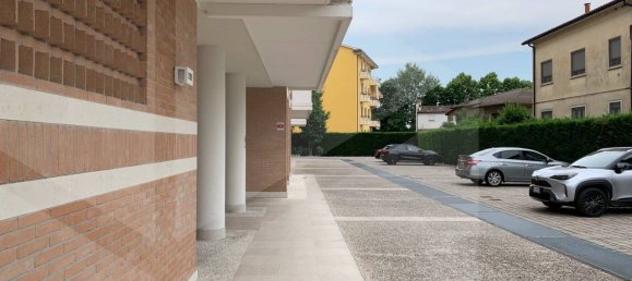 3 rooms Apartment in Vicenza, Italy No. 18574 10