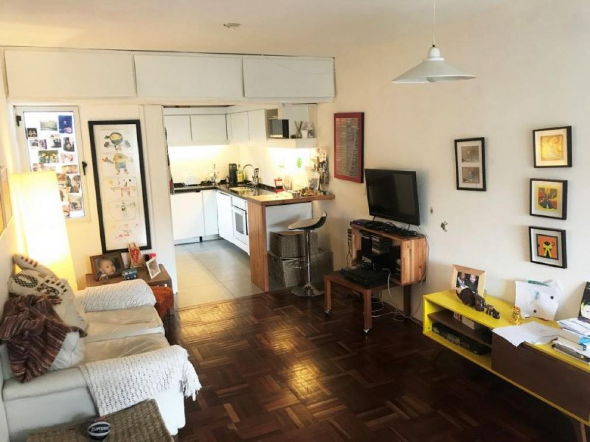 Apartamento de 3 dormitorios en Montevideo, Uruguay No. 8303