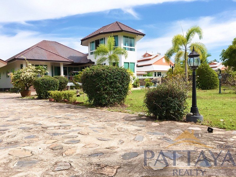 Café/restaurante de 3 dormitorios en Pattaya, Thailand No. 4064