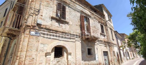 Здание с 5 комнатами в Катиньяно, Италия № 161816 19