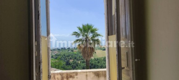 Здание с 5 комнатами в Катиньяно, Италия № 161816 40