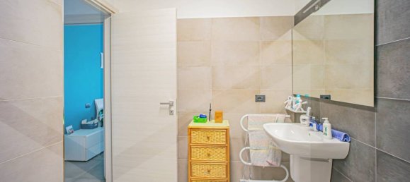 2 Schlafzimmer Wohnung in Bari, Italy, Nr. 29841 49