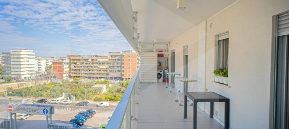 2 Schlafzimmer Wohnung in Bari, Italy, Nr. 29841 8