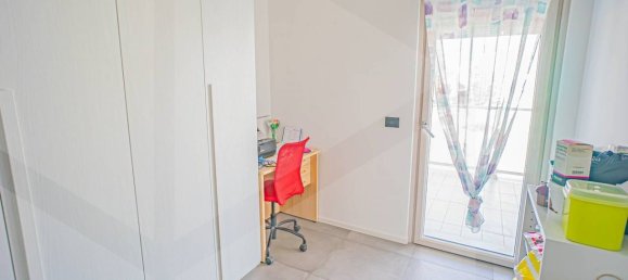 2 Schlafzimmer Wohnung in Bari, Italy, Nr. 29841 3