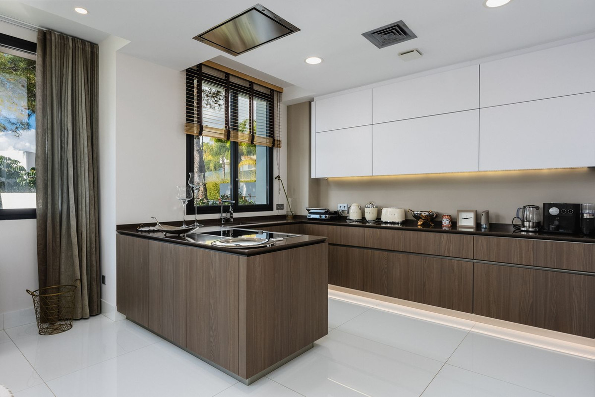 4 bedrooms Apartment in Marbella, Spain No. 128997