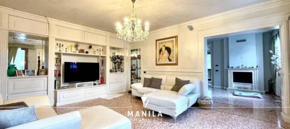 8 rooms Villa in Paese, Italy No. 40839 3