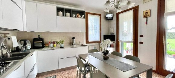 8 rooms Villa in Paese, Italy No. 40839 7