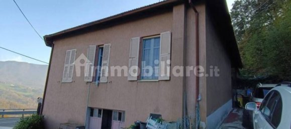 2 bedrooms Apartment in Tizzano Val Parma, Italy No. 196747 5