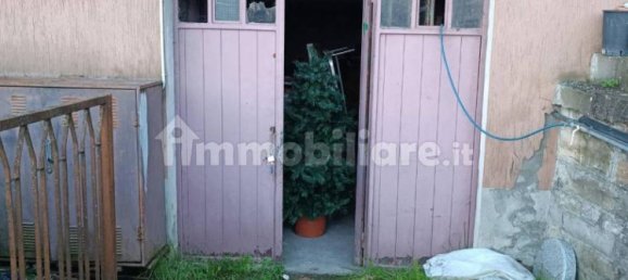 2 bedrooms Apartment in Tizzano Val Parma, Italy No. 196747 2