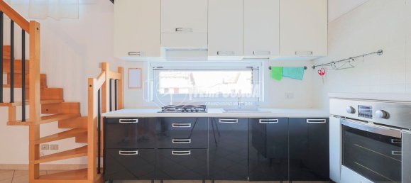 Apartamento de 3 dormitorios en Ravenna, Italy No. 320098 2