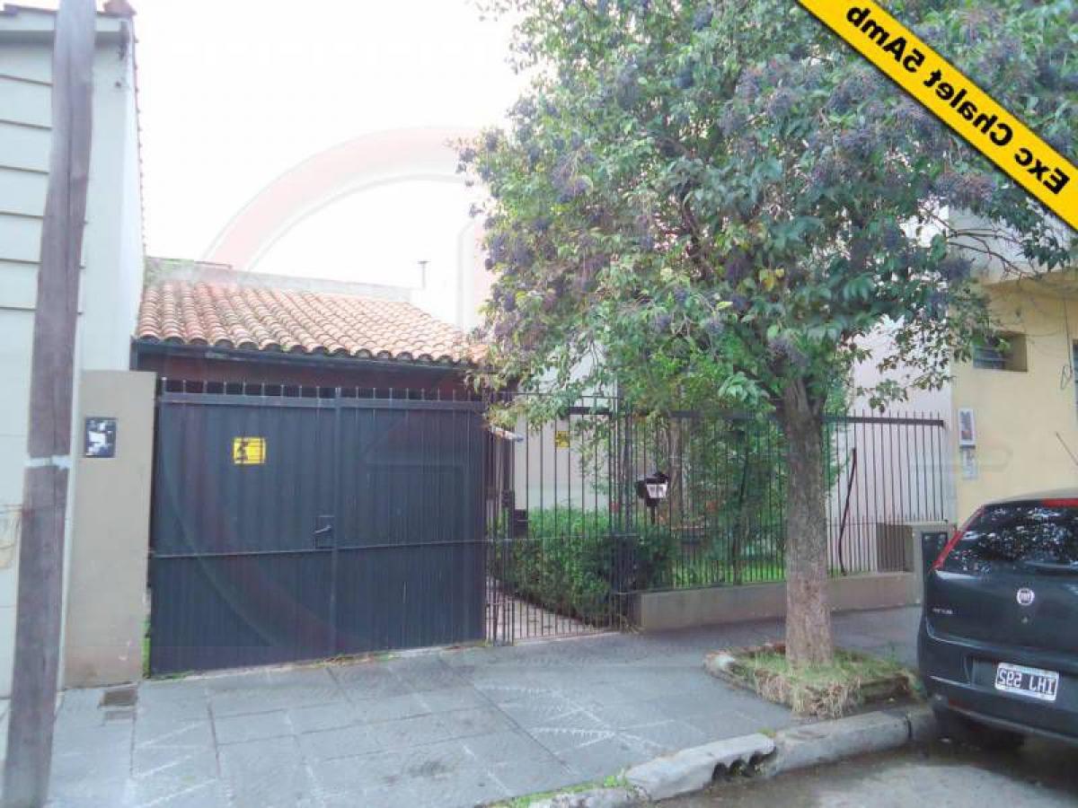 Casa de 4 dormitorios en Vicente López, Argentina No. 10759