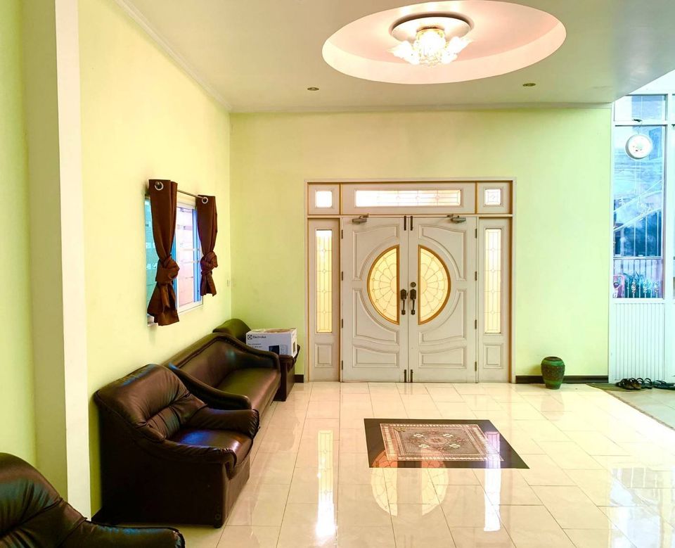 2 bedrooms Bungalow in Bangkok, Thailand No. 19292