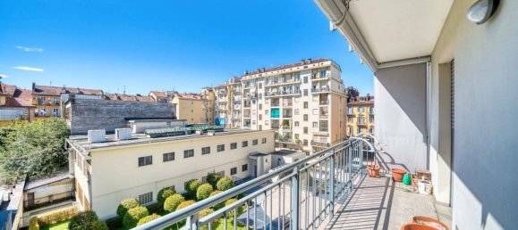 4 bedrooms Apartment in Turin, Italy No. 339615 16