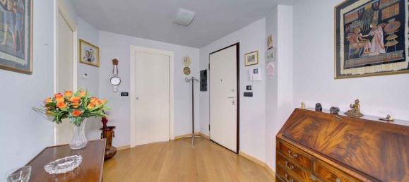 4 bedrooms Apartment in Turin, Italy No. 339615 9